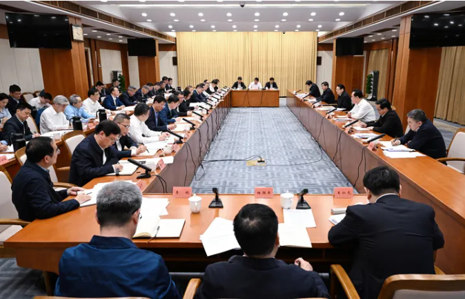 易煉紅：為勇當(dāng)先行者譜寫新篇章厚植生態(tài)底色繪就美麗畫卷