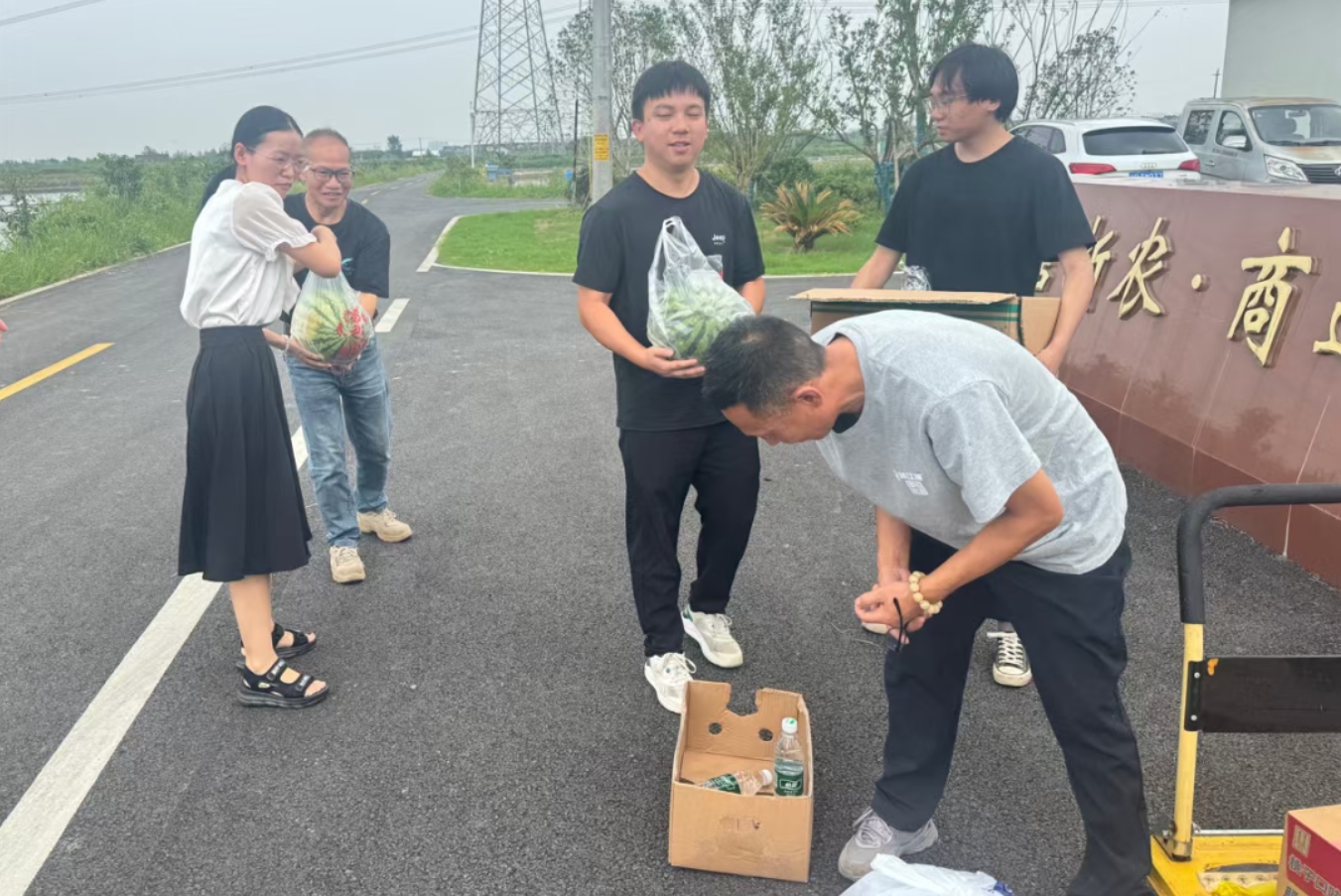 烈日如火，初心如磐 —— 商達公用深入一線開展“送清涼”關懷行動